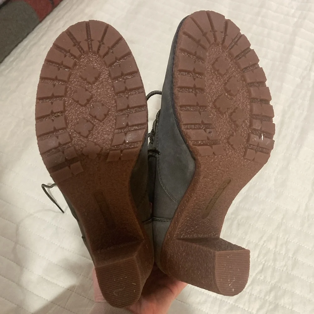 CUTE green timberlands 🆕 - Picture 2 of 5